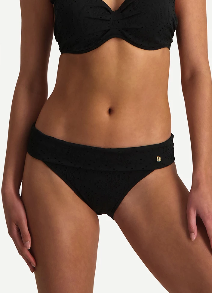BEACHLIFE Black Embroidery Omslag Bikinibroekje 1 BEACHLIFE Black Embroidery Omslag Bikinibroekje