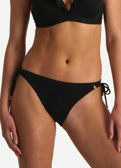 BEACHLIFE Black Embroidery Strik Bikinibroekje