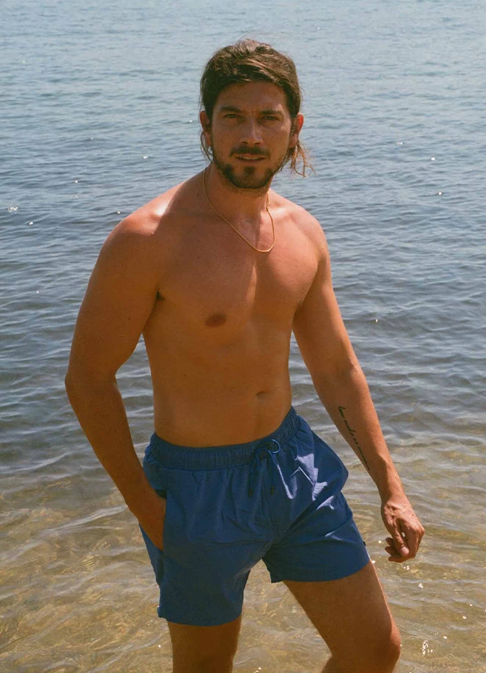 Beachlife Verkoopwinkel -Beachlife Verkoopwinkel beachlife swimwear ss2023 men dazzling blue portret 1