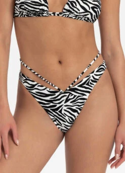 BEACHLIFE Wild Zebra V-detail Bikinibroekje 6 BEACHLIFE Wild Zebra V-detail Bikinibroekje -Beachlife Verkoopwinkel monica broekje zebra uitsnede
